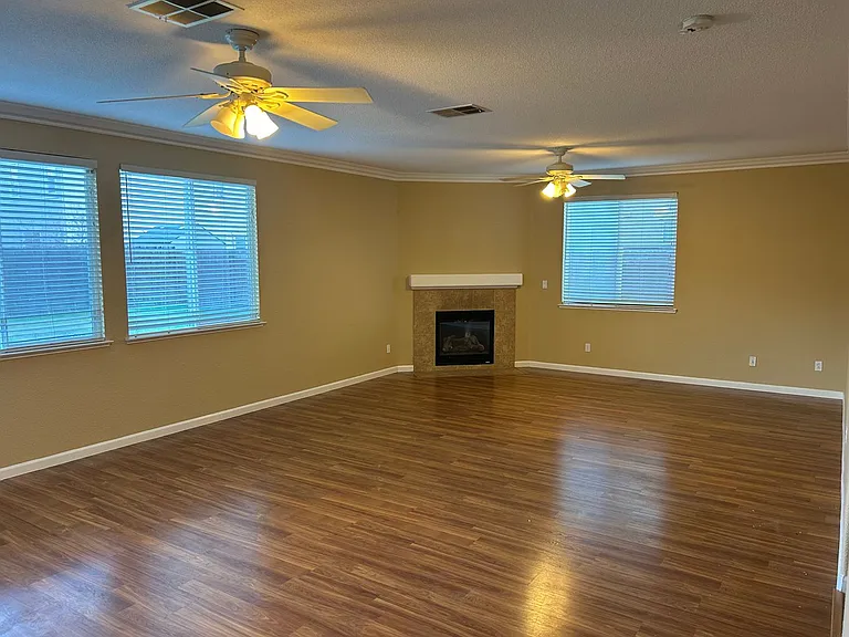 108 Matisse Dr — Photo 3