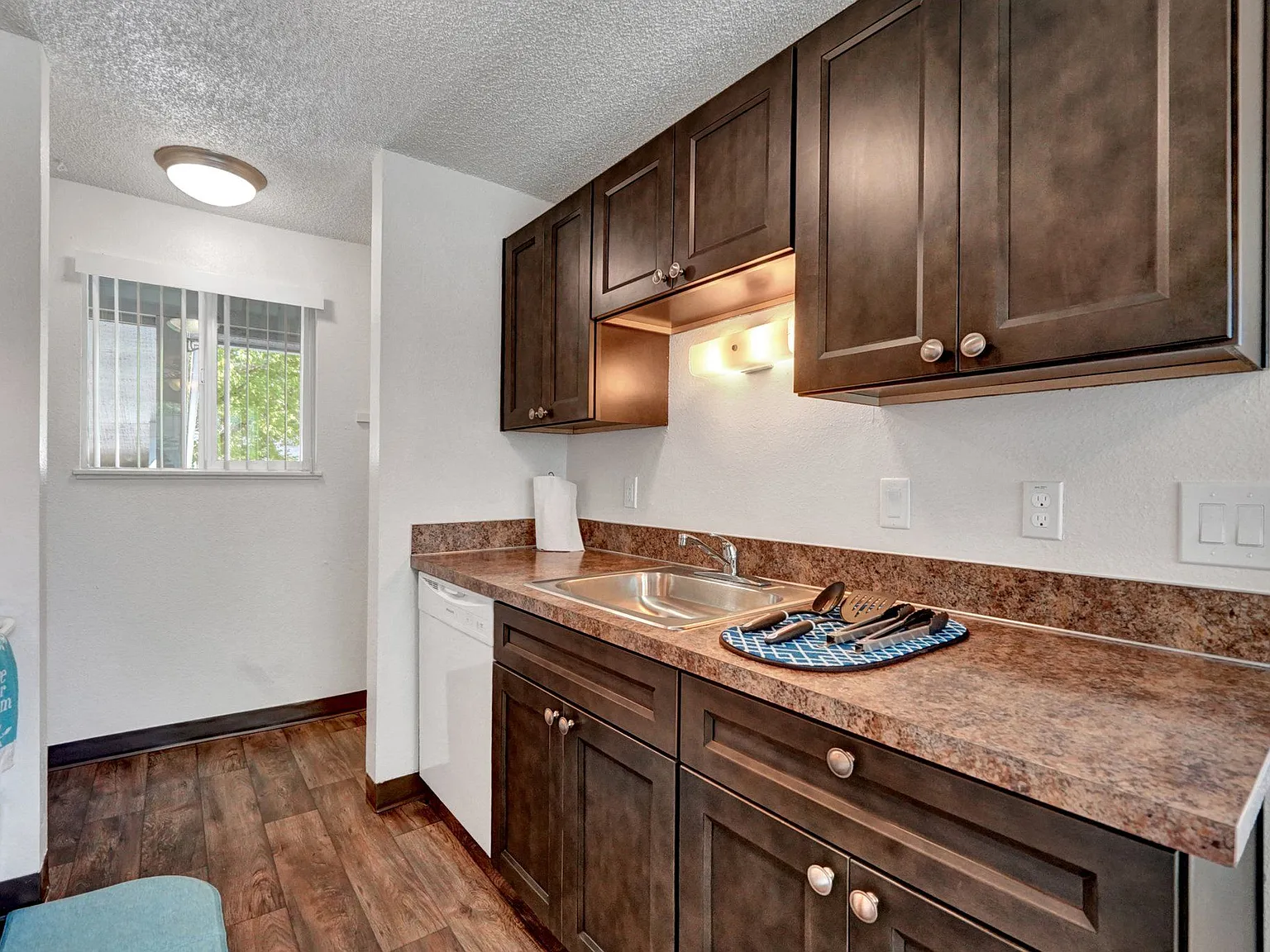 Karens Korner Apartments — Photo 3
