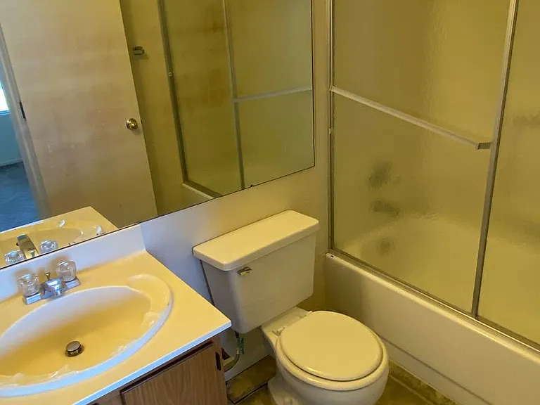 1970 N Hartford St #25 — Photo 16