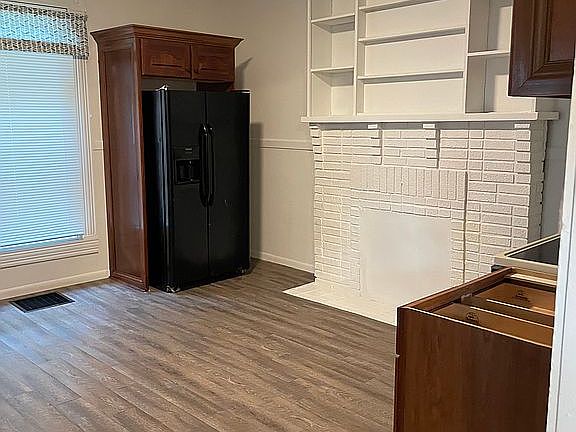 2nd image of 816 W Ashland Ave