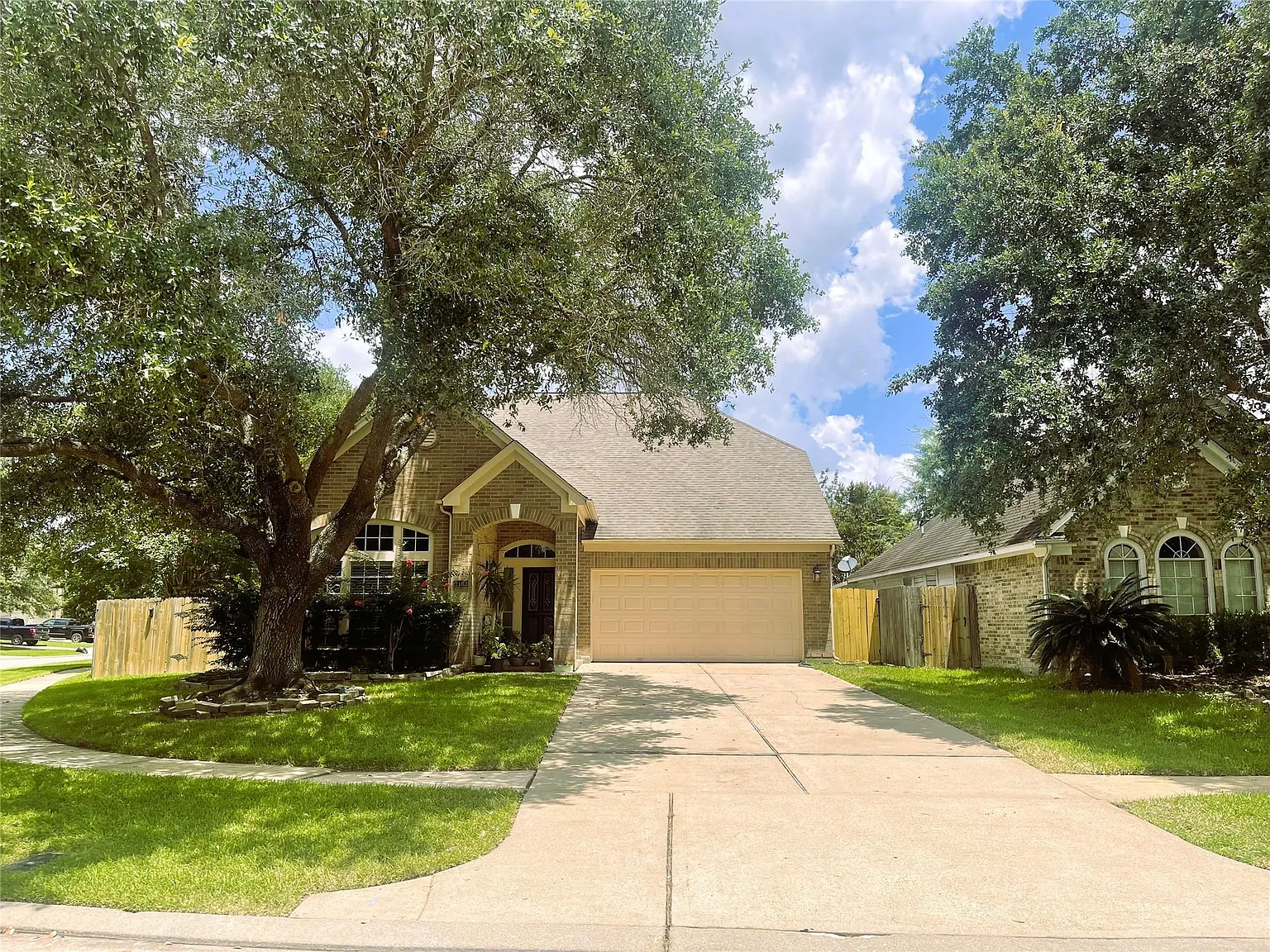 3 bed, 2.5 bath, 2504 sqft, $2,400 — Photo 2