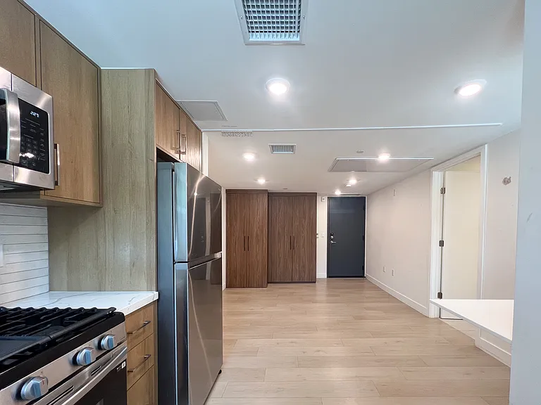 941 N Martel Ave #100B — Photo 12