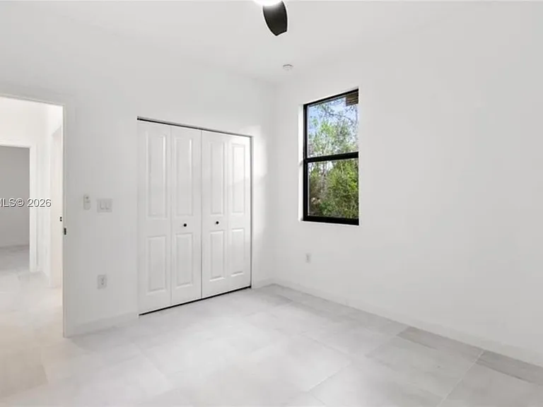 1006 Hamilton — Photo 17