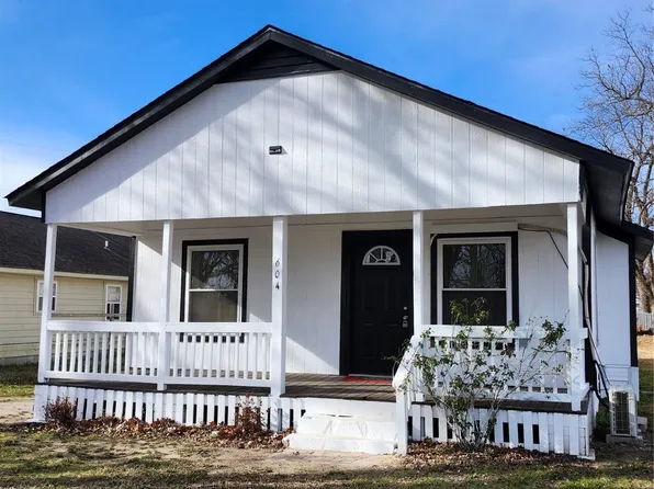 604 N Oak St, Checotah, OK 74426