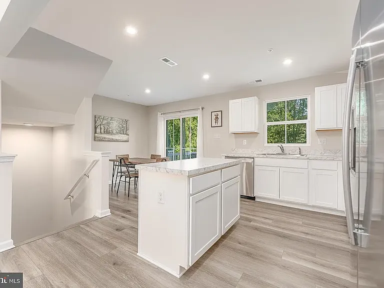 235 Hamilton Ln — Photo 8