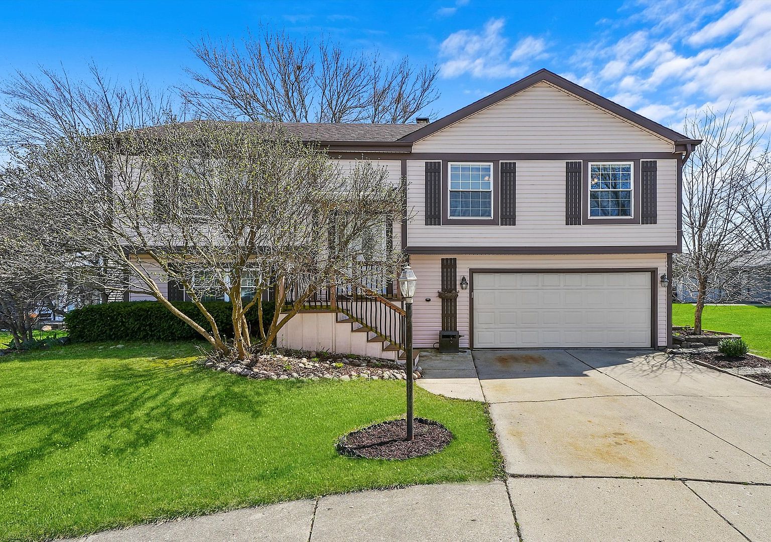 9 Woodmar Ct, Streamwood, IL 60107 Zillow