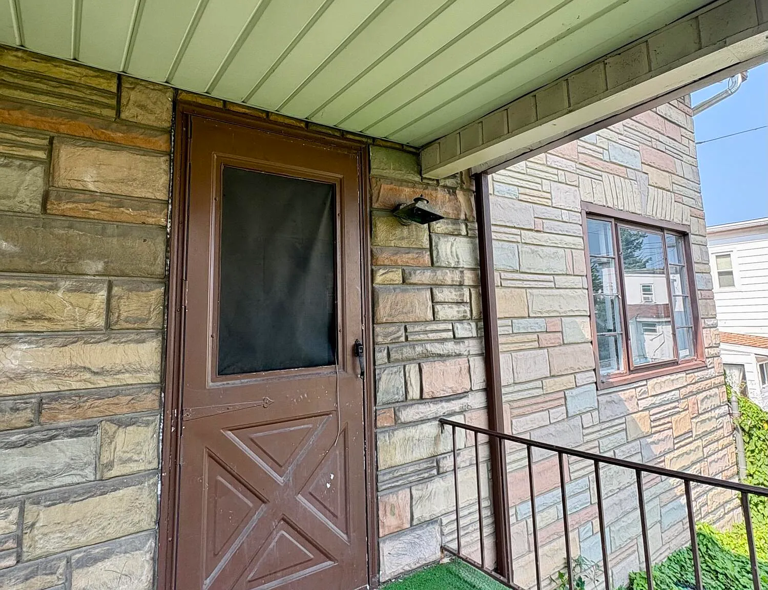 2 bed, 1.0 bath, 912 sqft, $1,000 — Photo 1