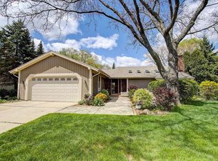 7704 W Coventry Dr, Franklin, WI 53132