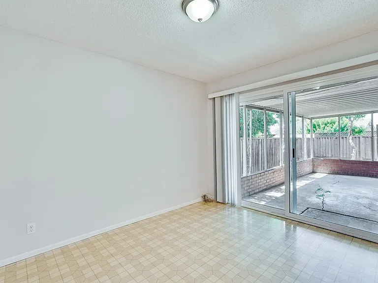 6063 Pineland Ave — Photo 20