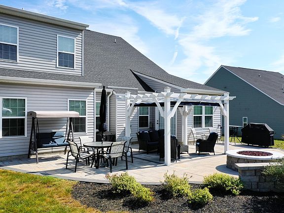 3rd image of 127 Island Hill Rd