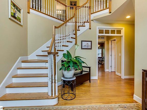 5th image of 106 Shillingford Ct