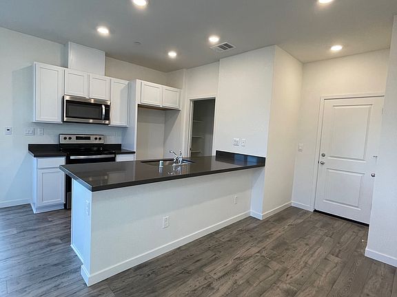 2nd image of 5008 Molino Cir