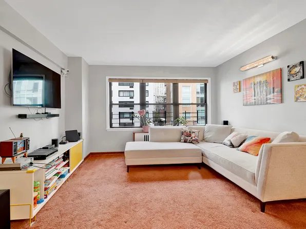 301 East 48th Street image 1 of 12