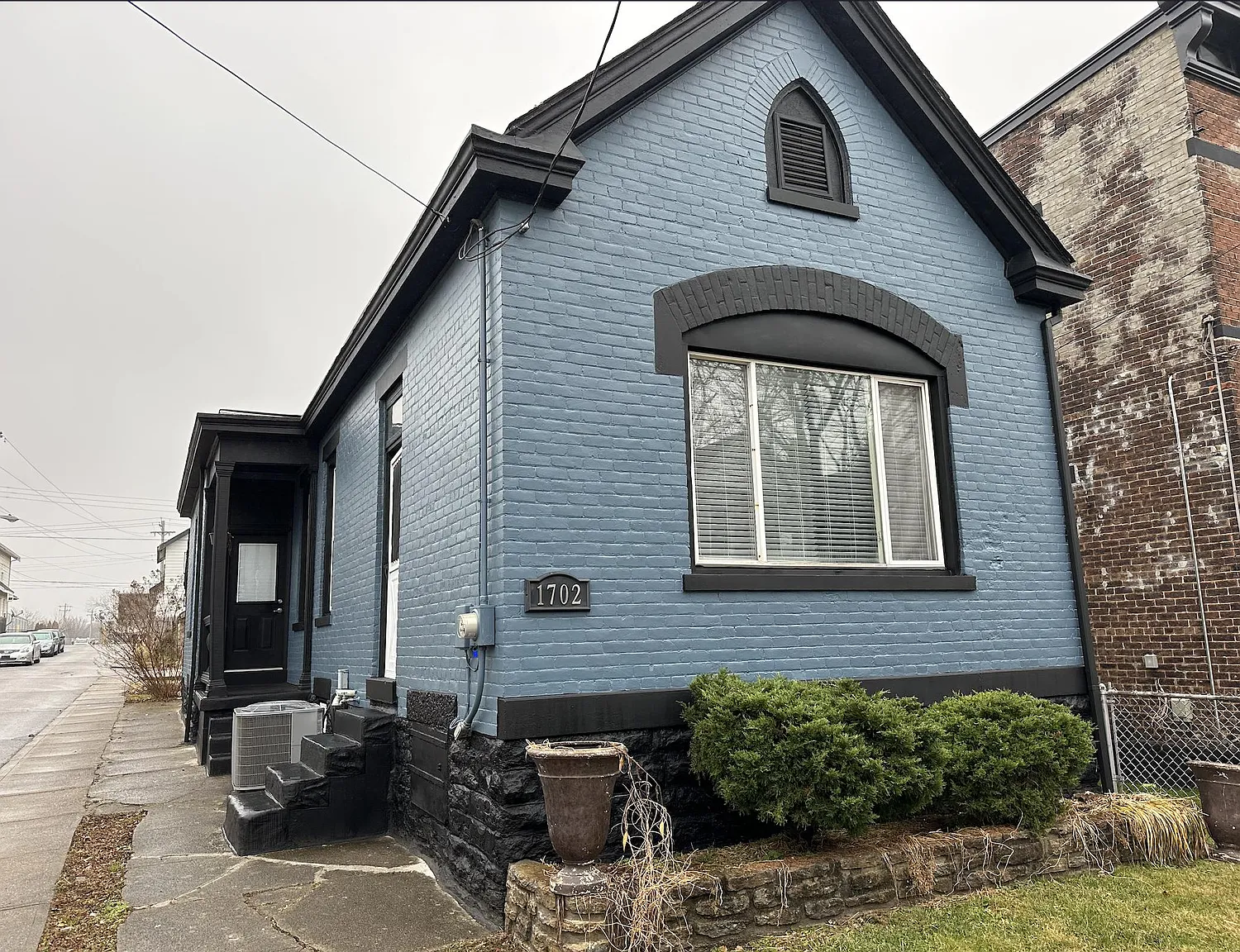1702 Banklick St photo 1