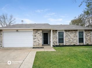 6929 Glenhurst Dr, North Richland Hills, TX 76182
