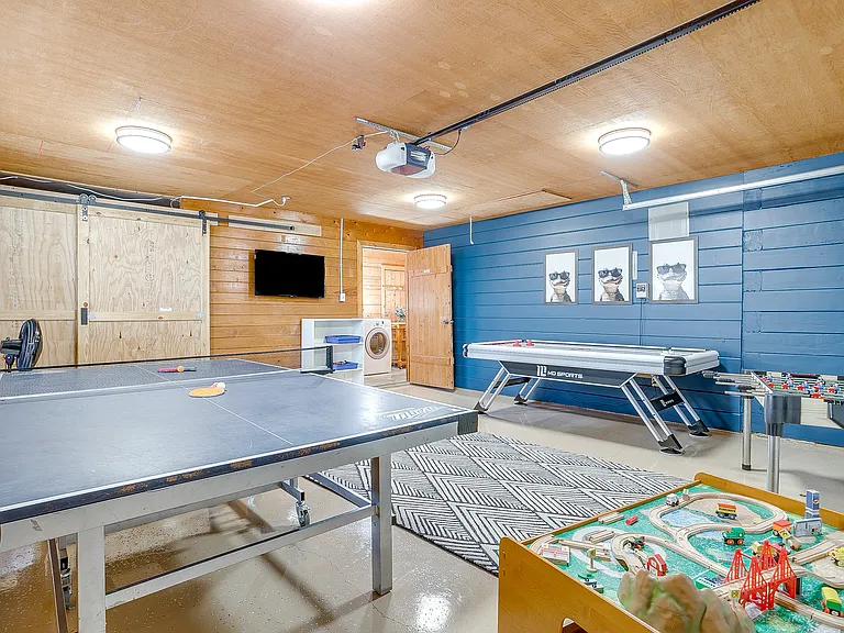 502 Western Hills Trl — Photo 17
