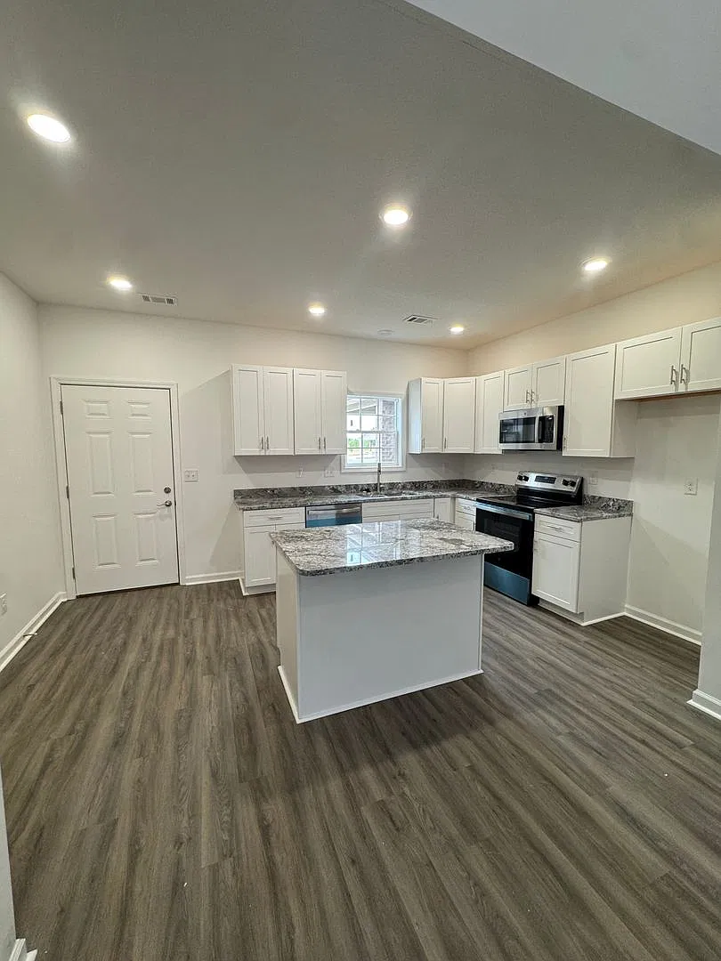 Brand New 3 Bed / 2 Bath Condo Available Now! — Photo 3