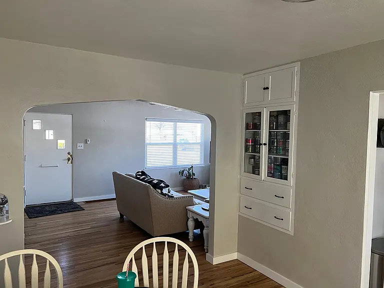 1300 S Vermont Ave — Photo 6