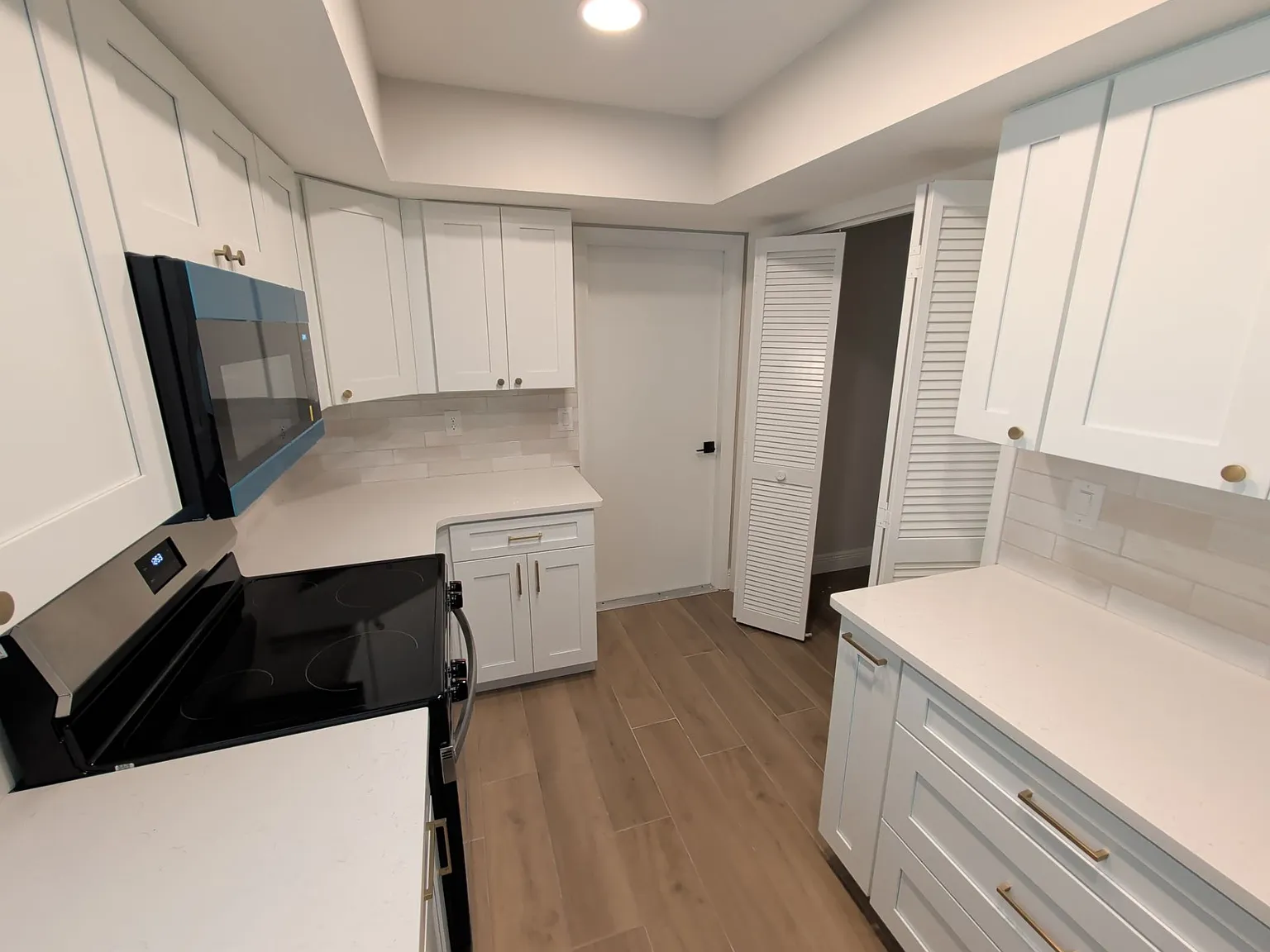 Studio, 2.0 bath, 1042 sqft, $1,450 — Photo 4