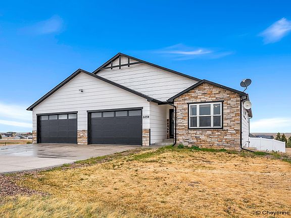 2nd image of 2254 Iriquois Dr