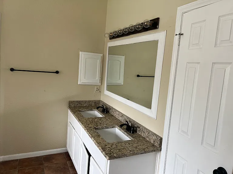 4915 Silent Lk — Photo 13