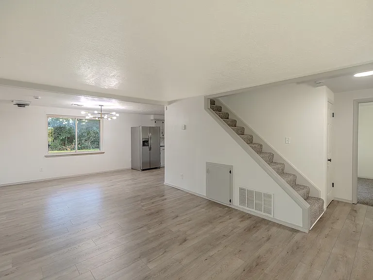 912 SW 5th St — Photo 15