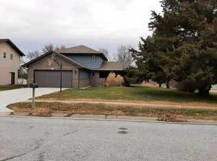 1044 Q St, Geneva, NE 68361