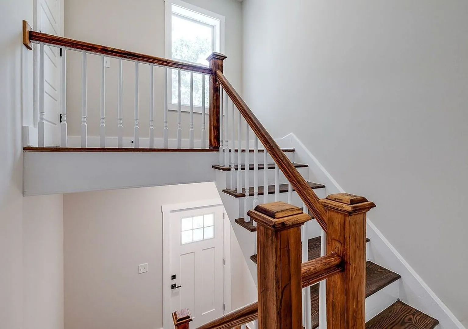 905 E Park Ave — Photo 3