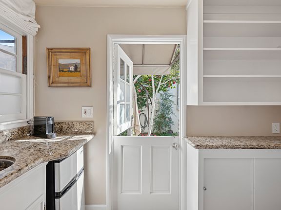 5th image of 413 Dahlia Ave #B