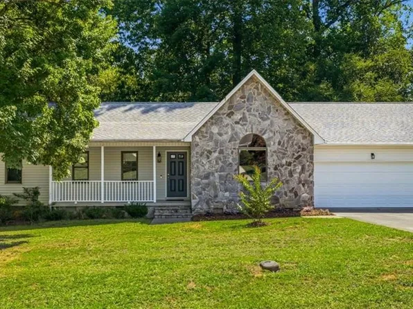 611 Rockwood Dr, Graham, NC 27253