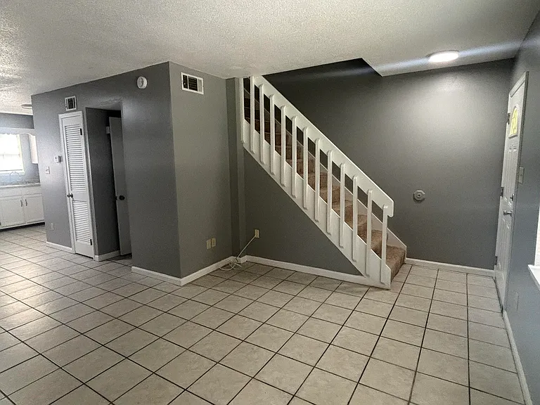 1018 Crossing Brook Way — Photo 4