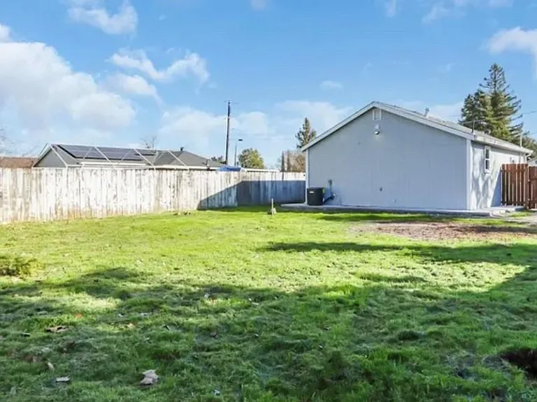 285 Del Monte Ave — Photo 2