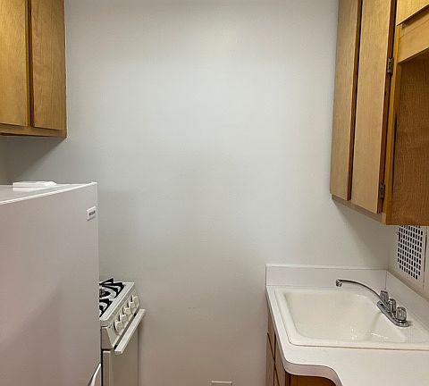 5th image of 320 W 30th St APT 2H