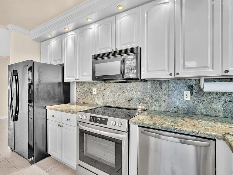 2000 Diana Dr — Photo 16