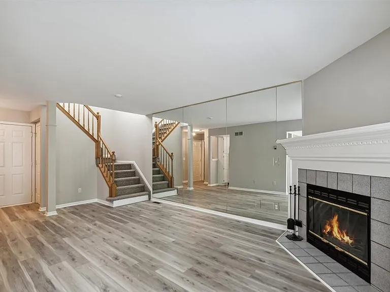 1688 Christopher Dr — Photo 4