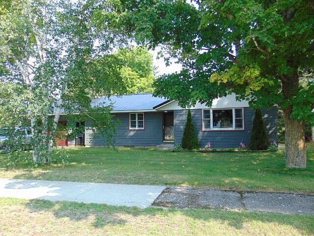 1st image of 406 W Avenue C
