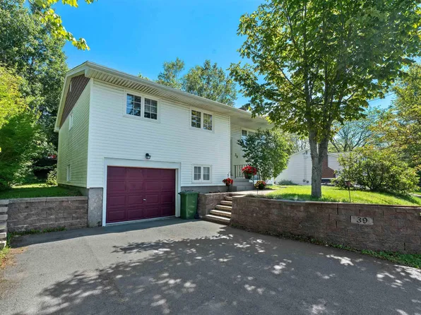 39 Robert Dr, Dartmouth, NS B2W 2A2
