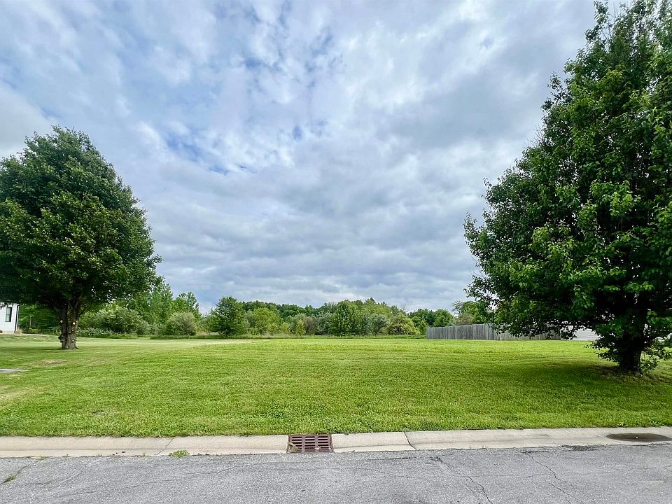 2nd image of 3900 Peach Tree Dr