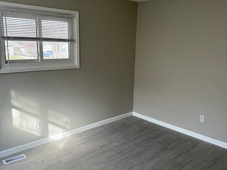 905 N University Blvd — Photo 17
