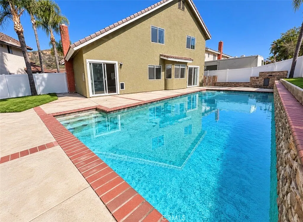 3 bed, 2.5 bath, 1768 sqft, $3,300 — Photo 1
