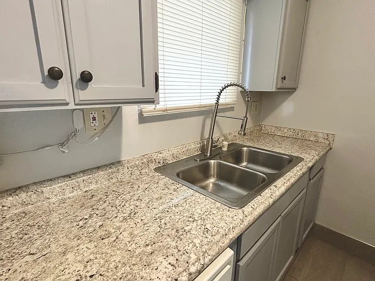 440 E 11th Ave #B-6 — Photo 12