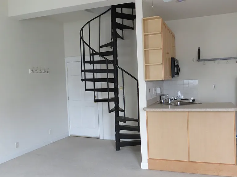 229 Pine St — Photo 2