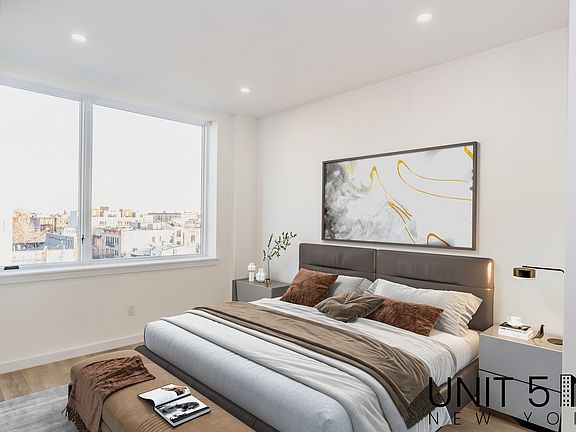 4th image of 627 Franklin Ave #603
