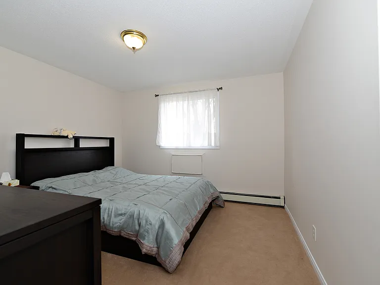 1660 Russell Rd #1 — Photo 6