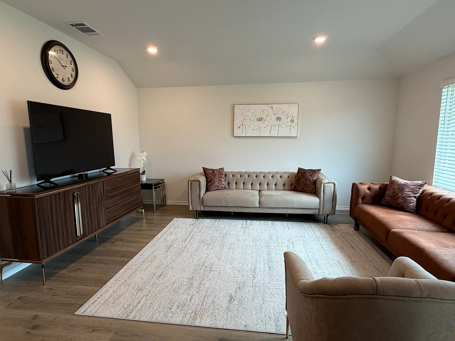 3 bed, 1591 sqft, $1,975 — Photo 4
