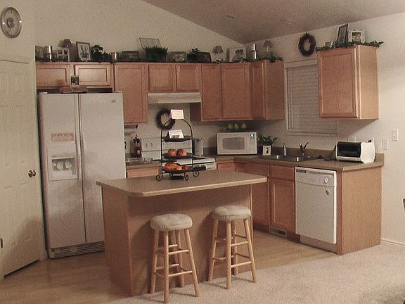 Kitchen w/Island