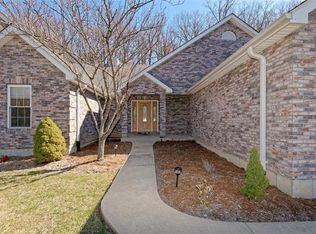 1080 Riverview Manor Dr, Fenton, MO 63026