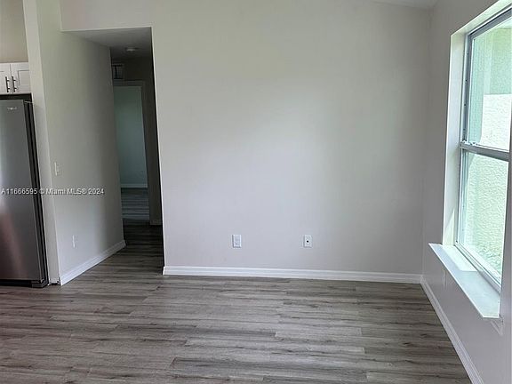5th image of 853 Colyer St E