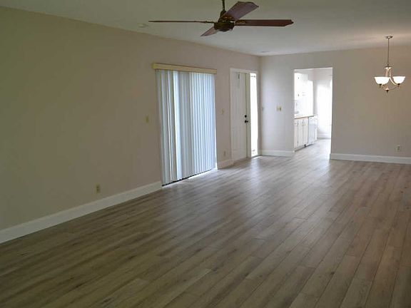 4th image of 5838 Mirror Lakes Blvd
