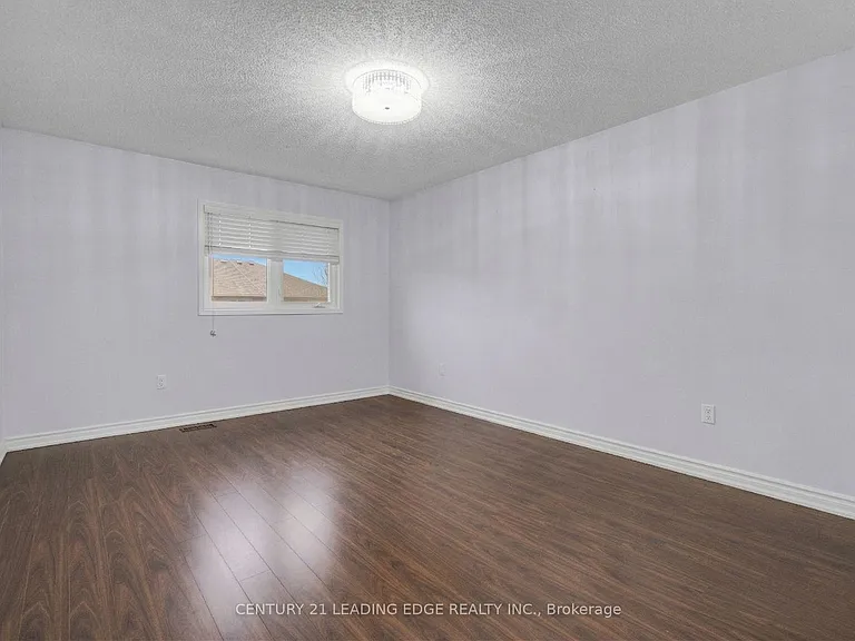 7166 Sandhurst Dr — Photo 20